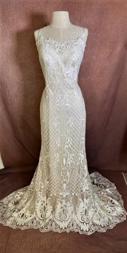Elegant, never worn gown by Chic Nostalgia - Recycle Bridal